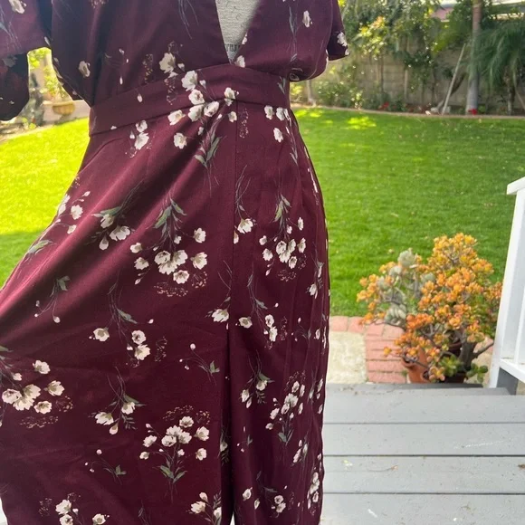 Sadie & Sage Red and White Floral Jumpsuit with V-Neck - Picture 12 of 13